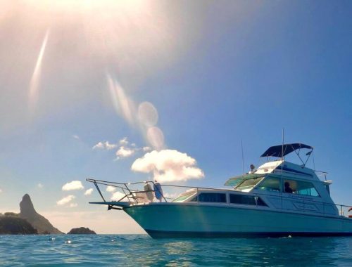 Lancha da Euclides no Mar em Fernando de Noronha