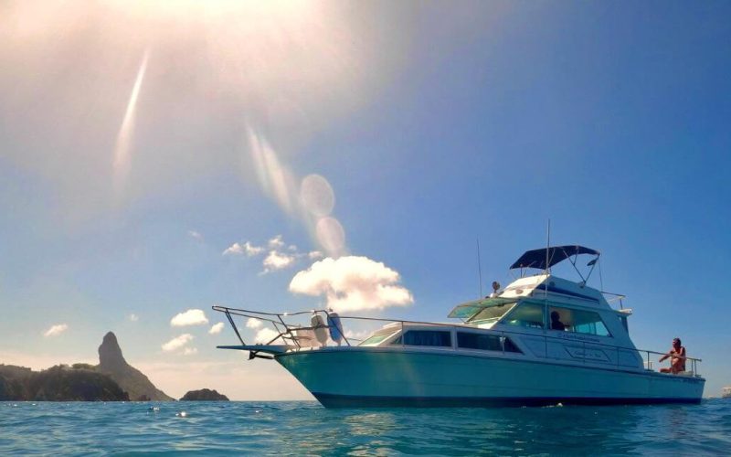 Lancha da Euclides no Mar em Fernando de Noronha