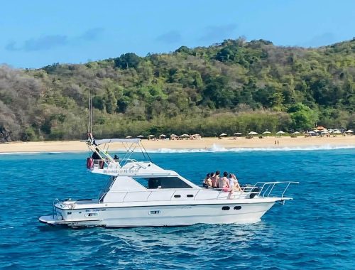 Lancha do Junior no Mar em Fernando de Noronha