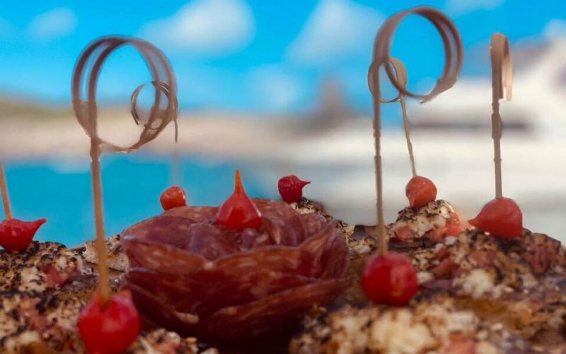 Lancha do Renato com sobremesa em Noronha
