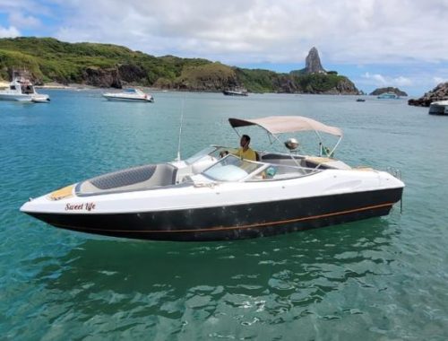 Lancha do Rene No Mar em Fernando de Noronha