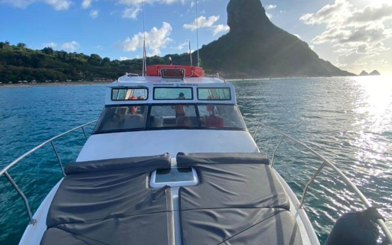 Lancha do Robson no Por do Sol em Fernando de Noronha