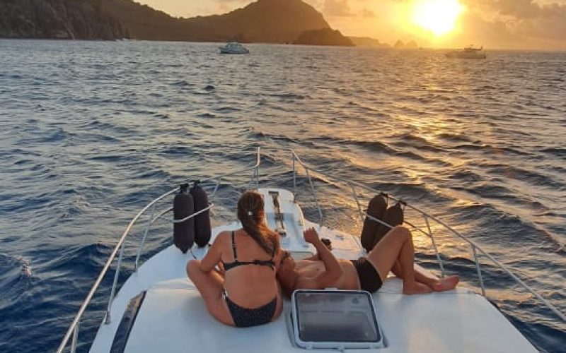 Lancha do Wendell Por do Sol no Mar em Fernando de Noronha
