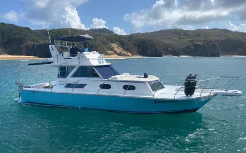 Lancha do Wendell no Mar em Fernando de Noronha
